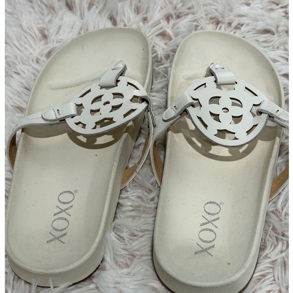 XOXO Shoes - XOXO Thong Sandals Womens Size 8 White Medallion Cutout Flat Flip‎ Flops